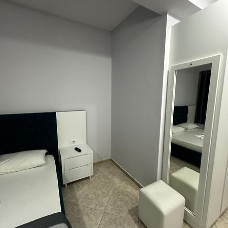 Ylli'S Apartments Sarandë Buitenkant foto