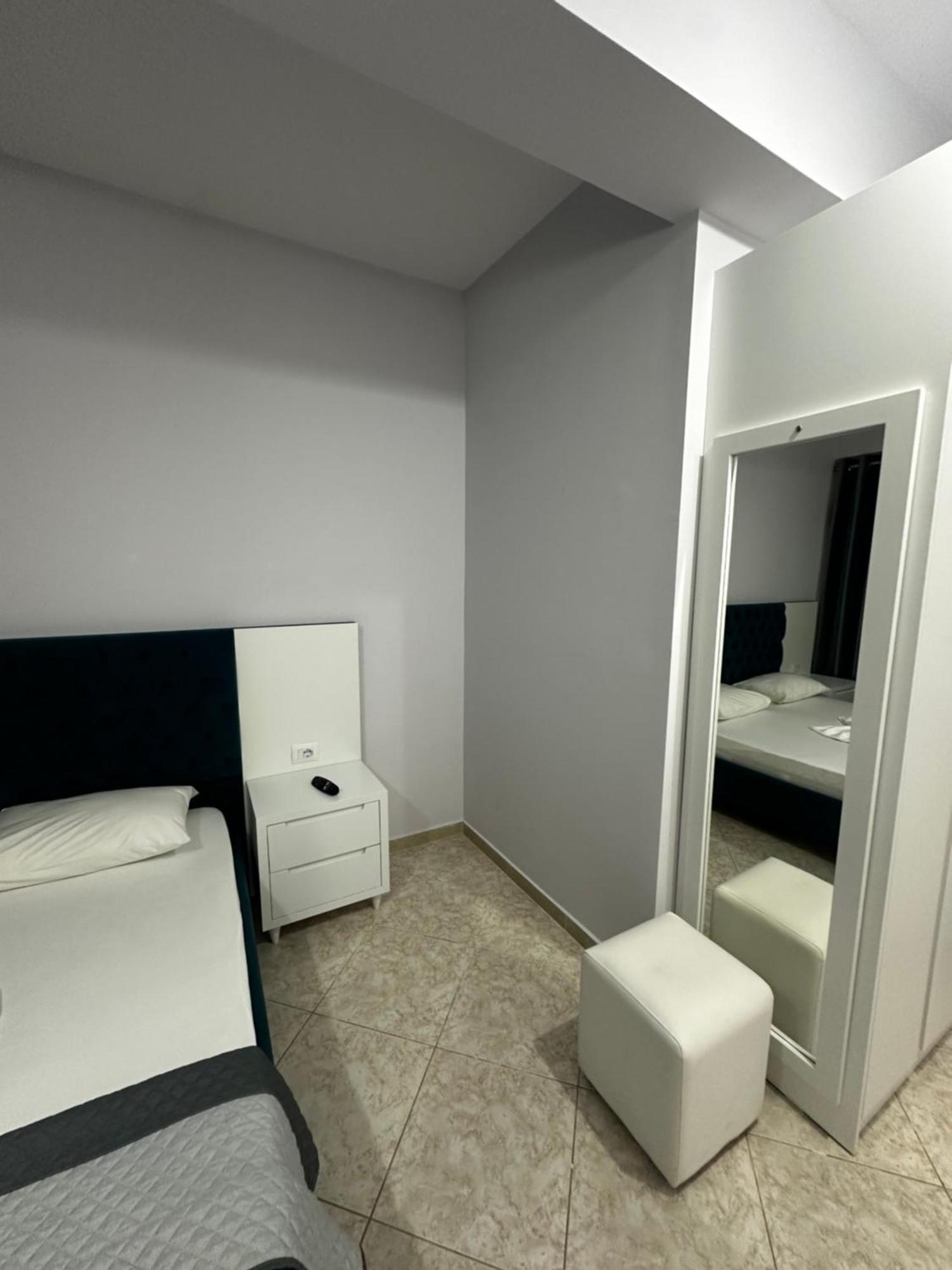 Ylli'S Apartments Sarandë Buitenkant foto