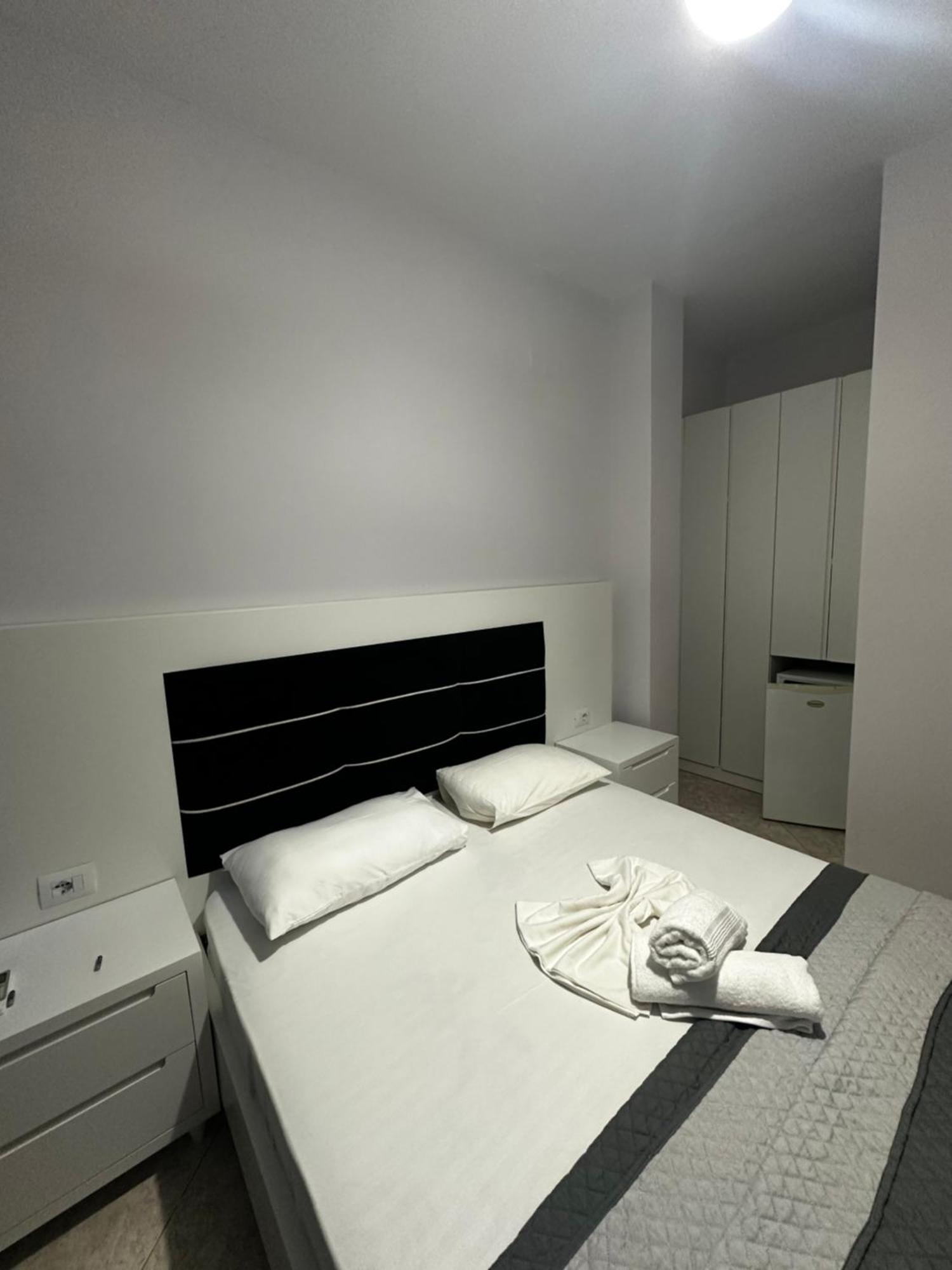 Ylli'S Apartments Sarandë Buitenkant foto