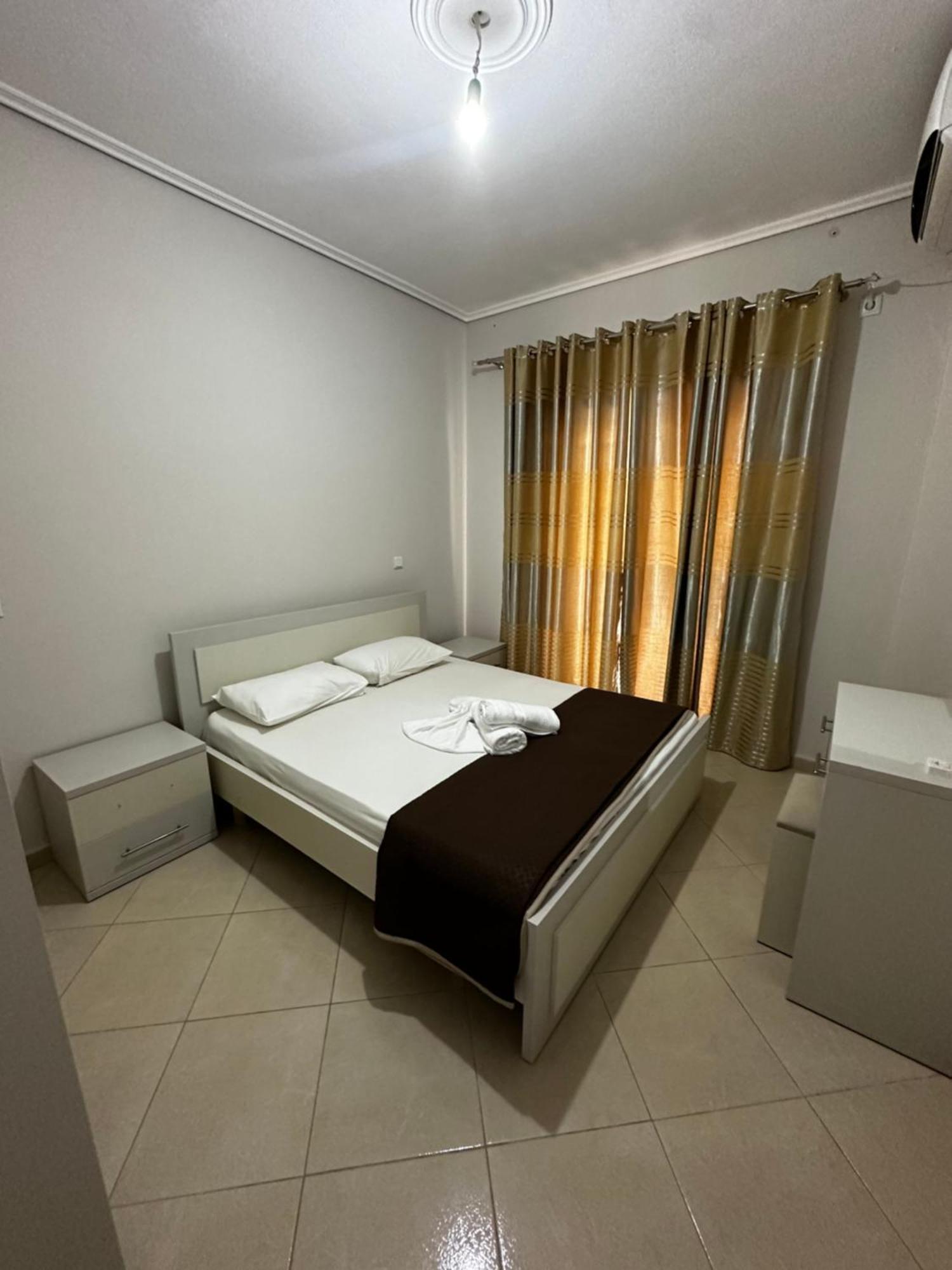 Ylli'S Apartments Sarandë Buitenkant foto
